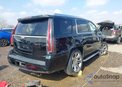 2018 Cadillac Escalade Luxury z USA, uszkodzony, nr VIN 1GYS4BKJ5JR401209